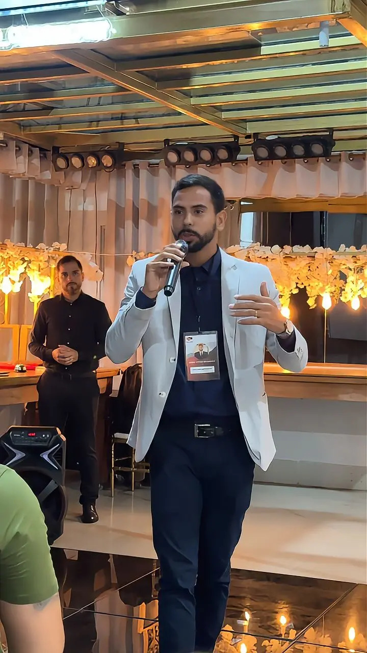 João Vitor no palco — evento Talk Lucro